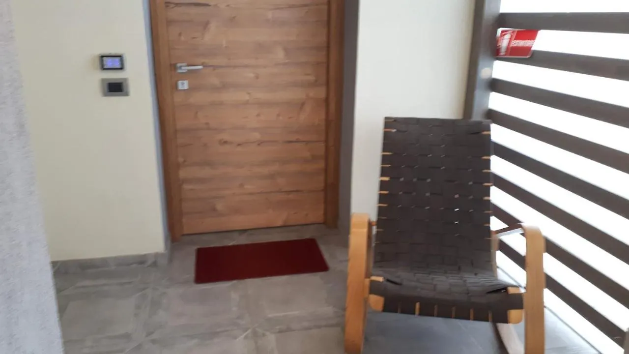 Hotel Bed & Rooms , Corte Rossa -1 Min Walk To Bernina Express Tirano 2*,