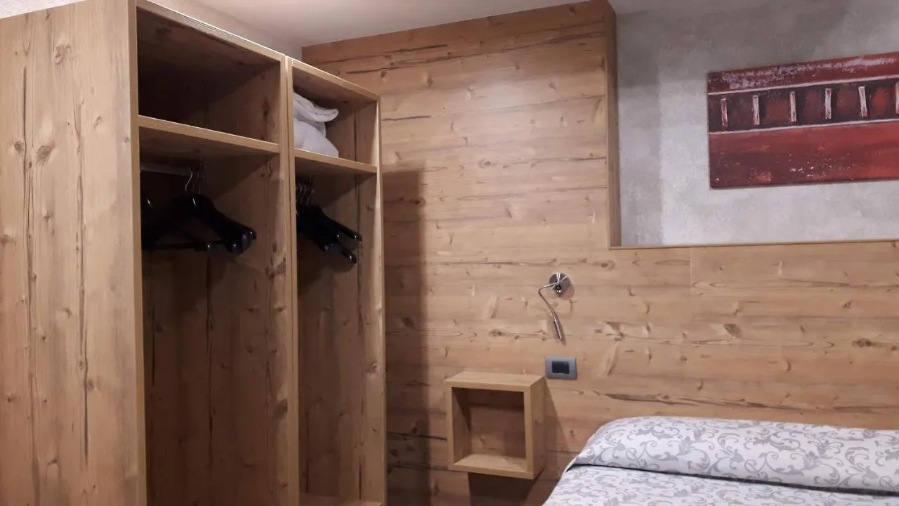 Hotel Bed & Rooms , Corte Rossa -1 Min Walk To Bernina Express Tirano