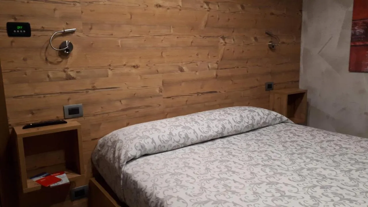Hotel Bed & Rooms , Corte Rossa -1 Min Walk To Bernina Express Tirano 2*,  Italy