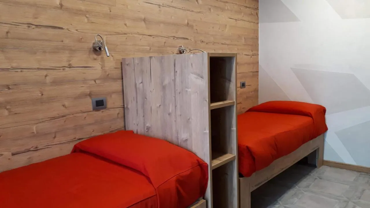 Hotel Bed & Rooms , Corte Rossa -1 Min Walk To Bernina Express Tirano