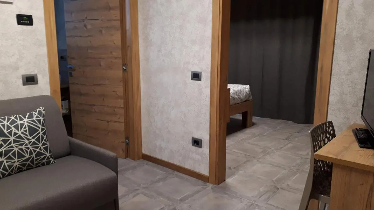 Hotel Bed & Rooms , Corte Rossa -1 Min Walk To Bernina Express Tirano