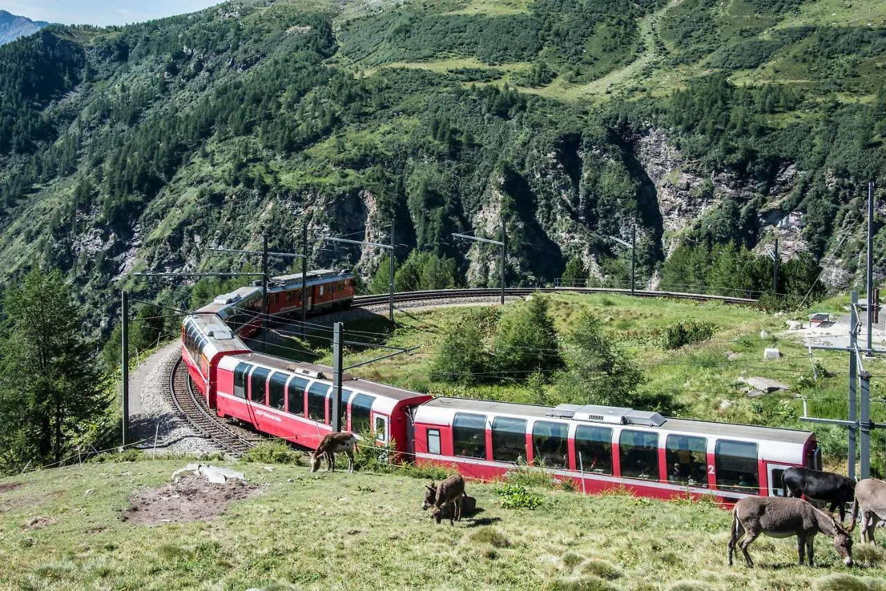**  Hotel Bed & Rooms , Corte Rossa -1 Min Walk To Bernina Express Tirano Italy