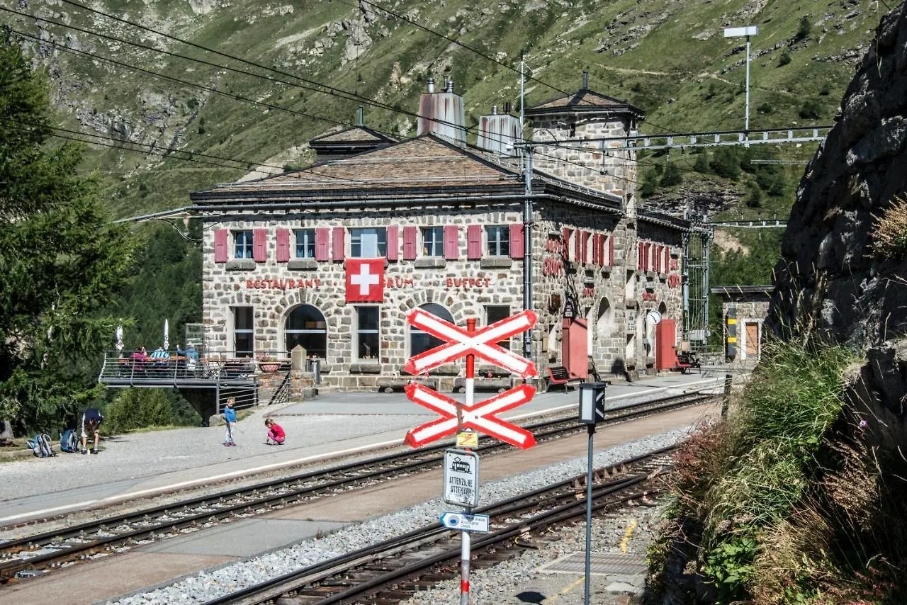 Hotel Bed & Rooms , Corte Rossa -1 Min Walk To Bernina Express Tirano 2*,