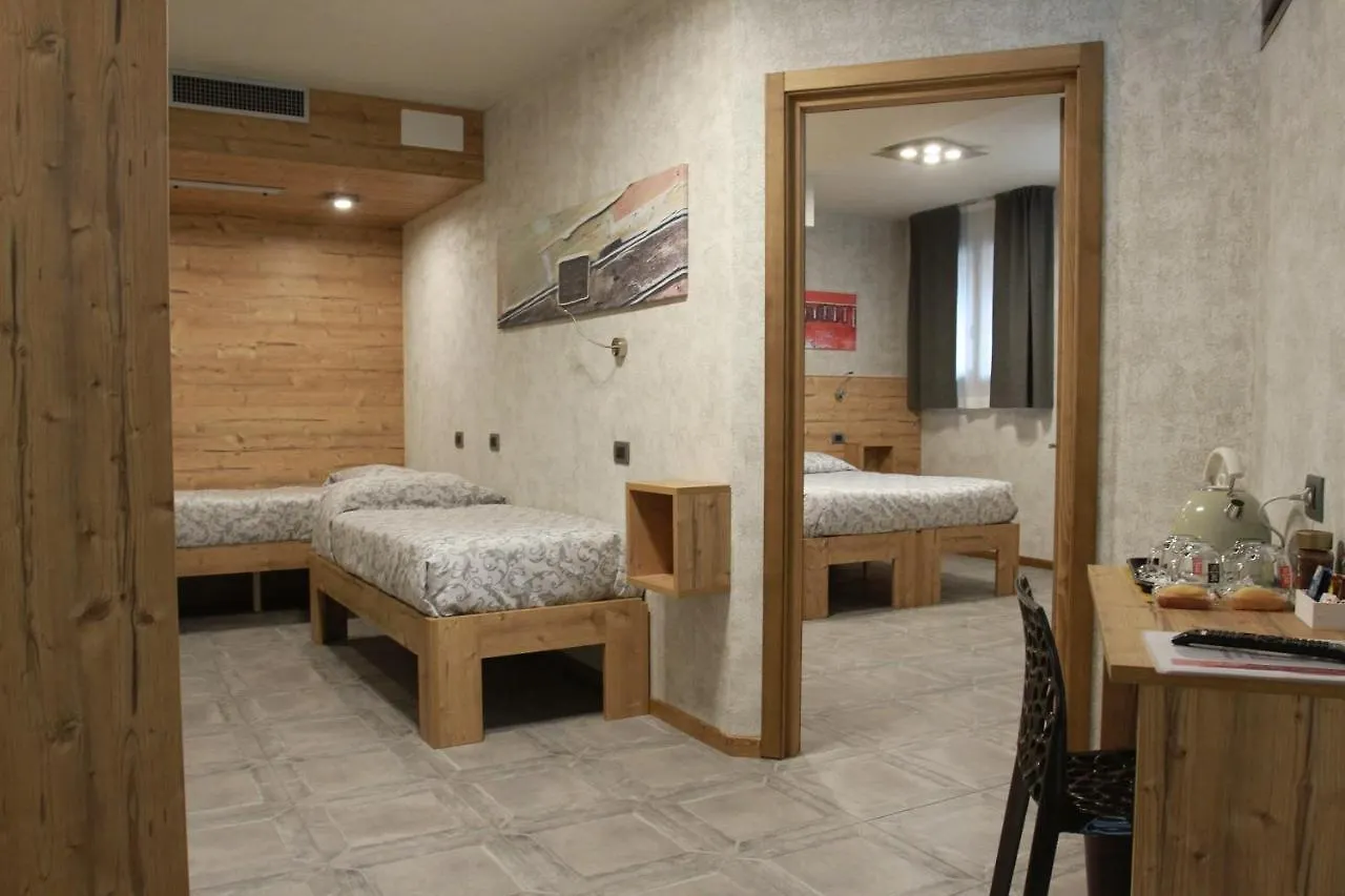 Hotel Bed & Rooms , Corte Rossa -1 Min Walk To Bernina Express Tirano
