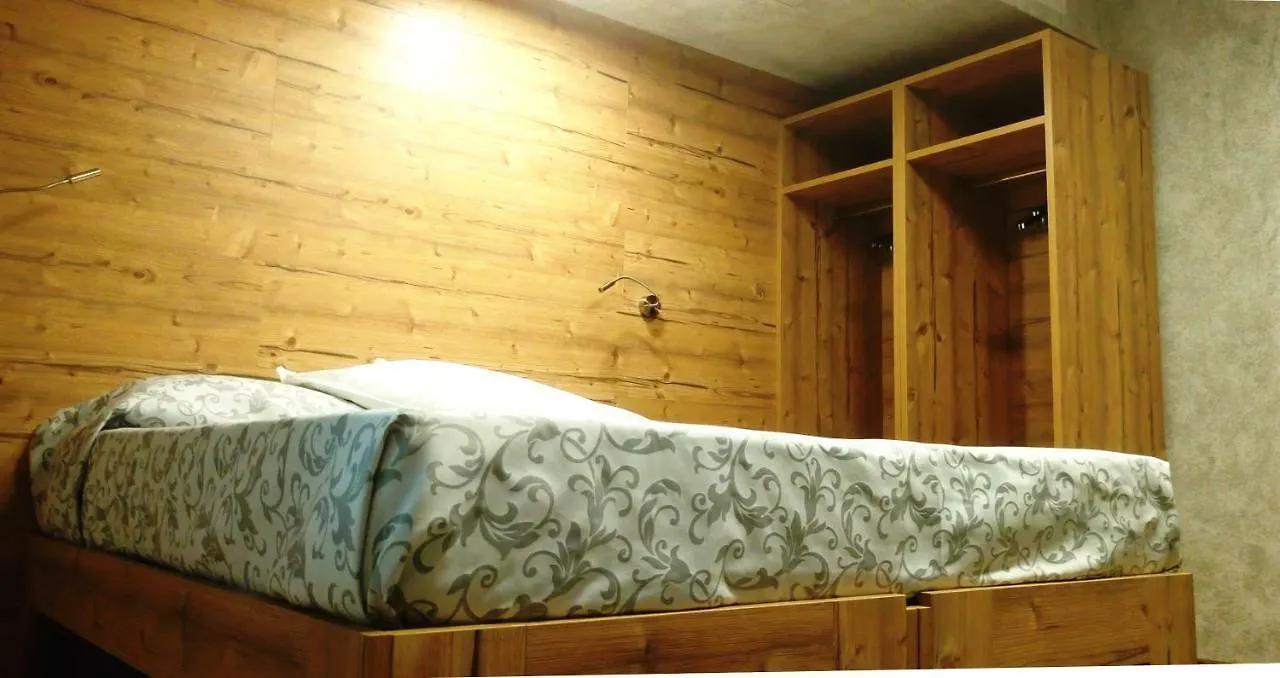 Hotel Bed & Rooms , Corte Rossa -1 Min Walk To Bernina Express Tirano