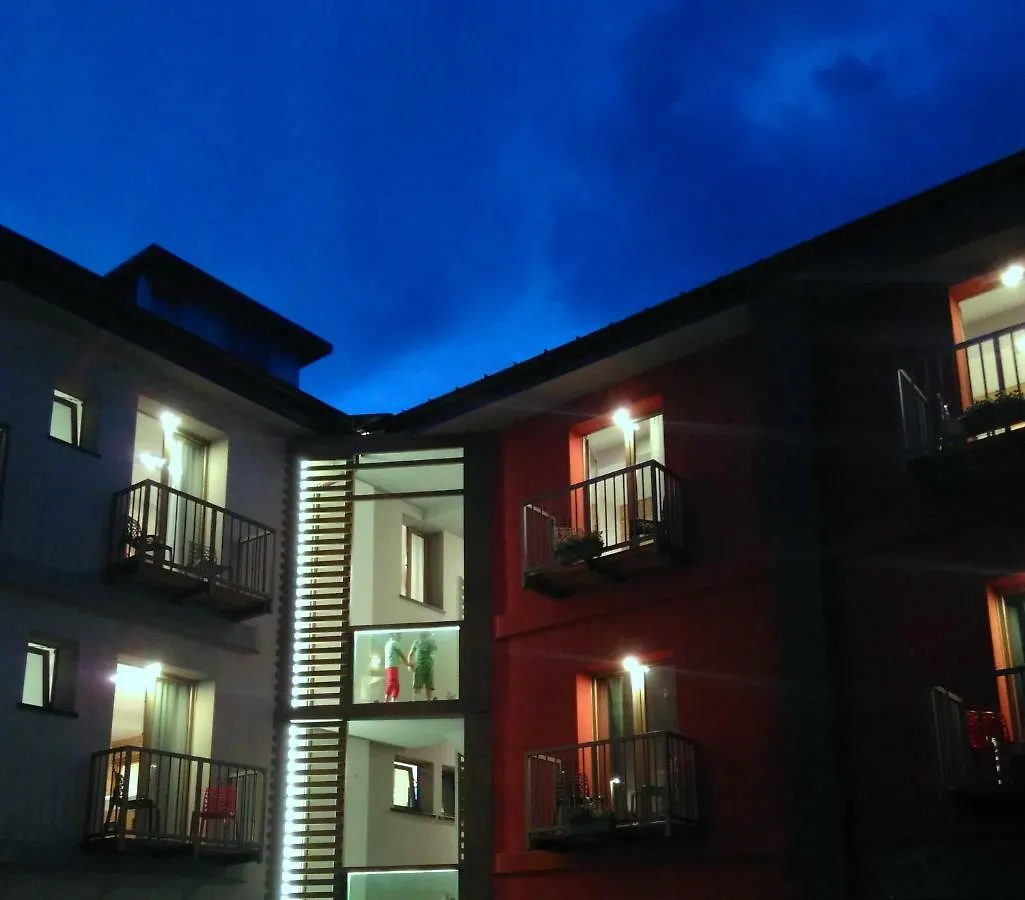 Hotel Bed & Rooms , Corte Rossa -1 Min Walk To Bernina Express Tirano