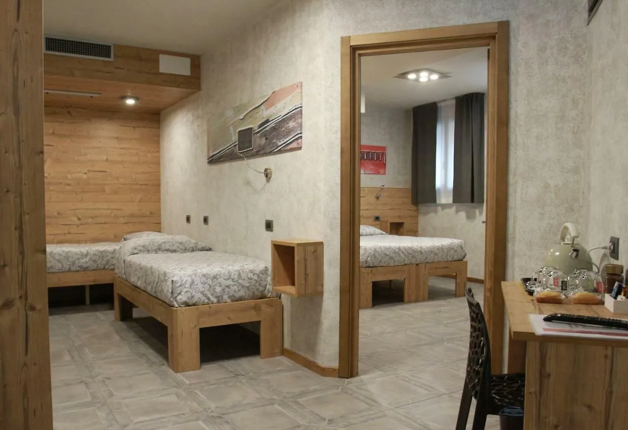 Hotel Bed & Rooms , Corte Rossa -1 Min Walk To Bernina Express Tirano